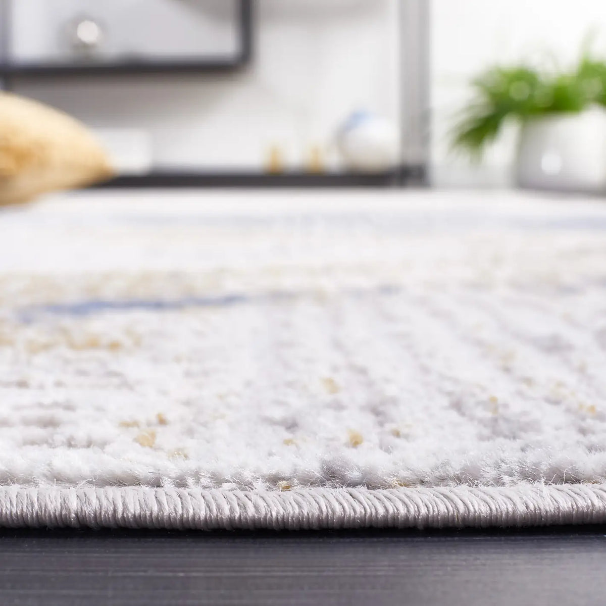 Safavieh Palma 4'-0" x 6'-0" Rug in Beige / Light Blue