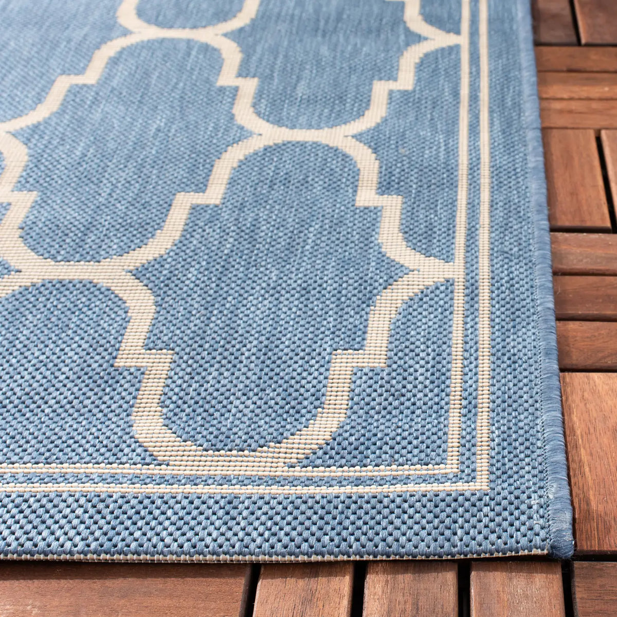 Safavieh Courtyard 5'-3" x 7'-7" Rug in Blue / Beige