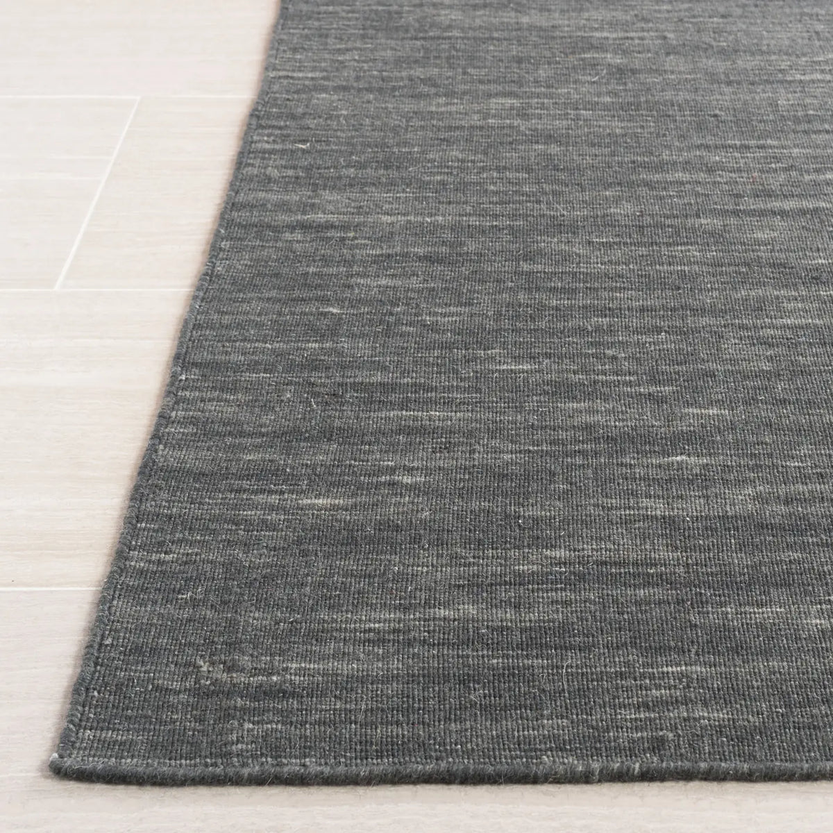 Safavieh Kilim 4'-0" x 6'-0" Rug in Charcoal / Grey