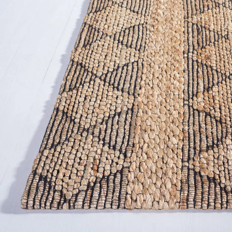 Safavieh Natural Fiber 4'-0" x 6'-0" Rug in Natural / Black