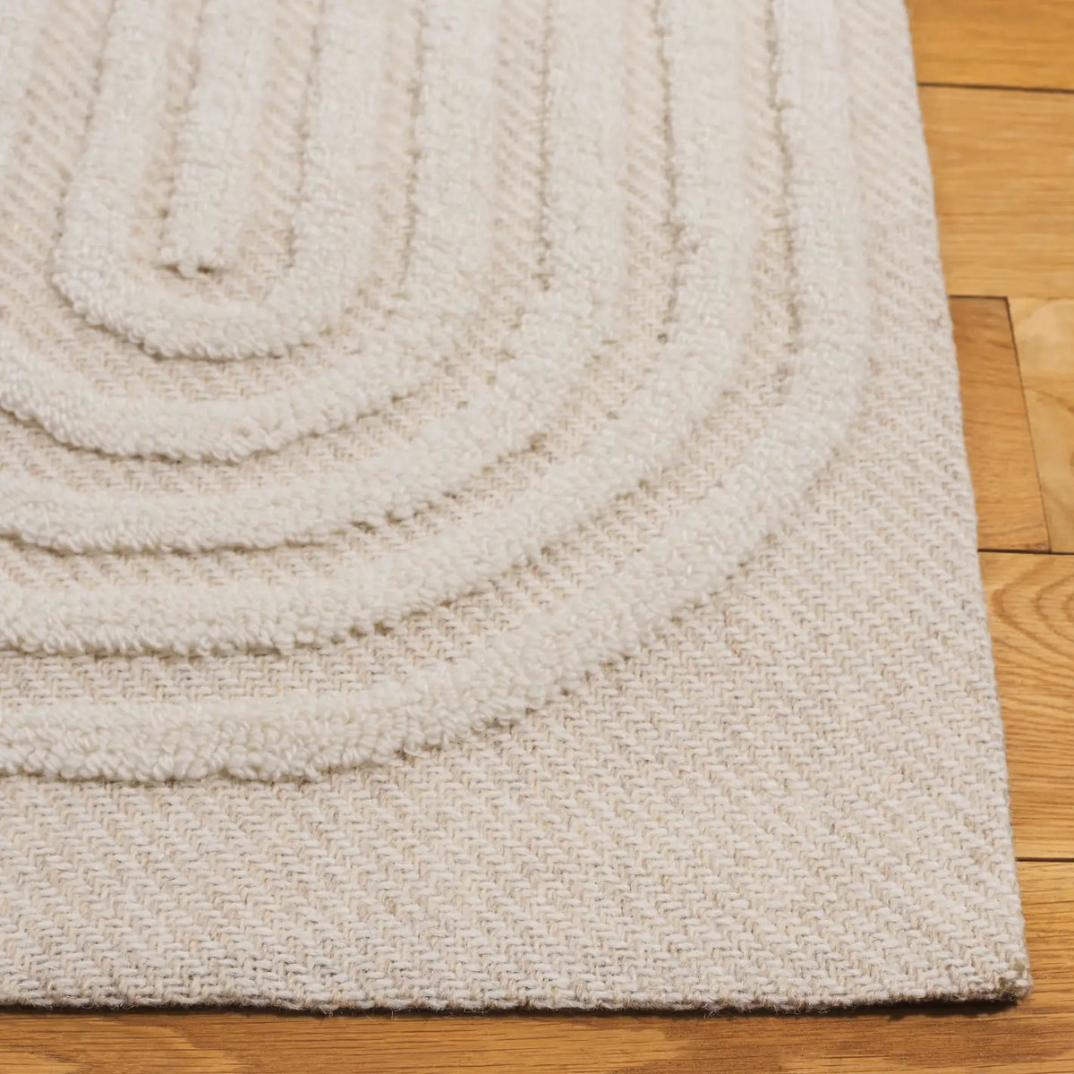 Safavieh Southampton 4'-0" x 6'-0" Rug in Ivory / Beige