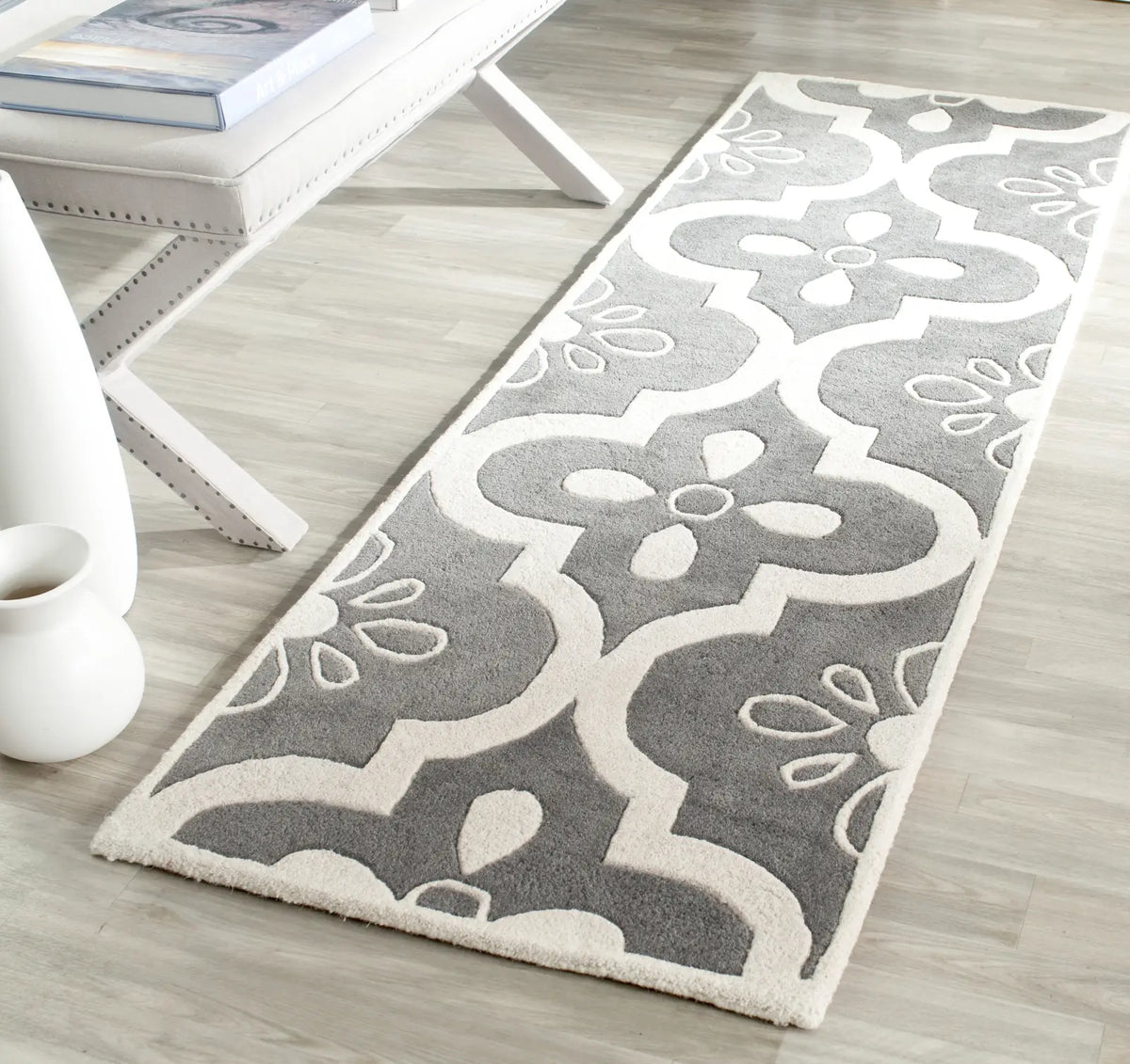 Safavieh Chatham 2'-3" x 7'-0" Rug in Dark Grey / Ivory