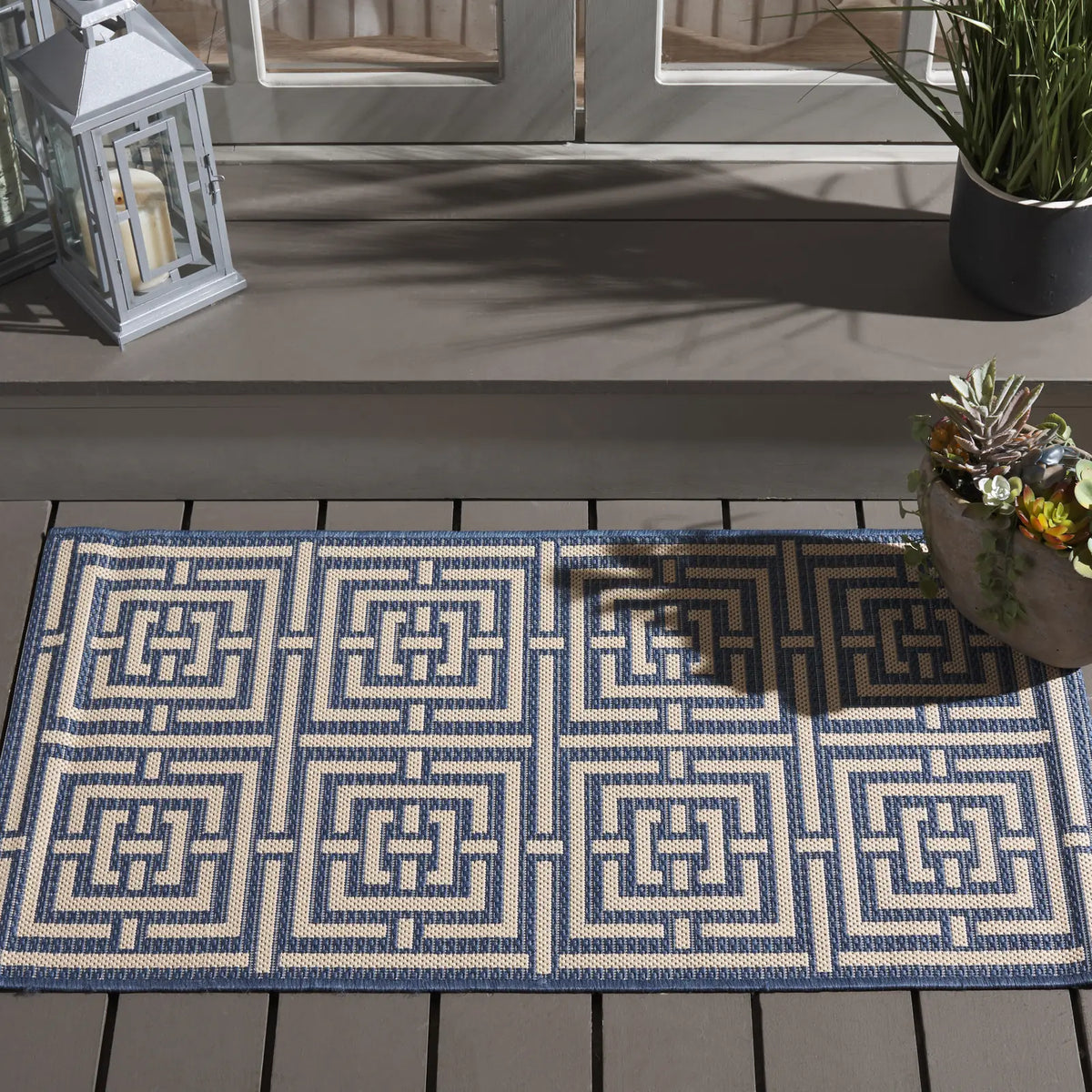 Safavieh Courtyard 2'-0" x 3'-7" Rug in Blue / Bone