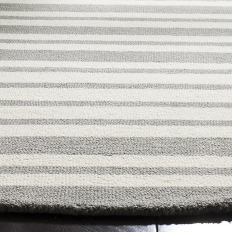 Safavieh Safavieh Kids 5'-0" x 5'-0" Rug in Grey / Multi
