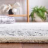 Safavieh Precious 4'-0" x 6'-0" Rug in Black / Ivory