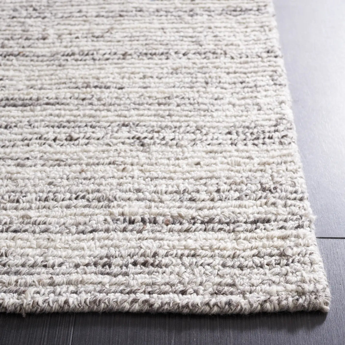 Safavieh Mirage 4'-0" x 6'-0" Rug in Grey / Ivory