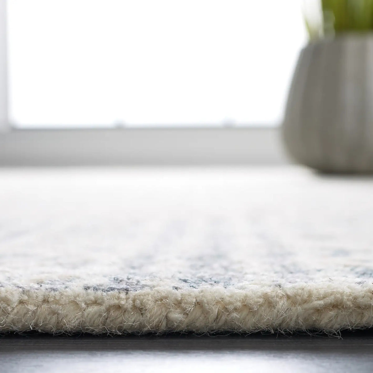 Safavieh Abstract 4'-0" x 6'-0" Rug in Grey / Ivory