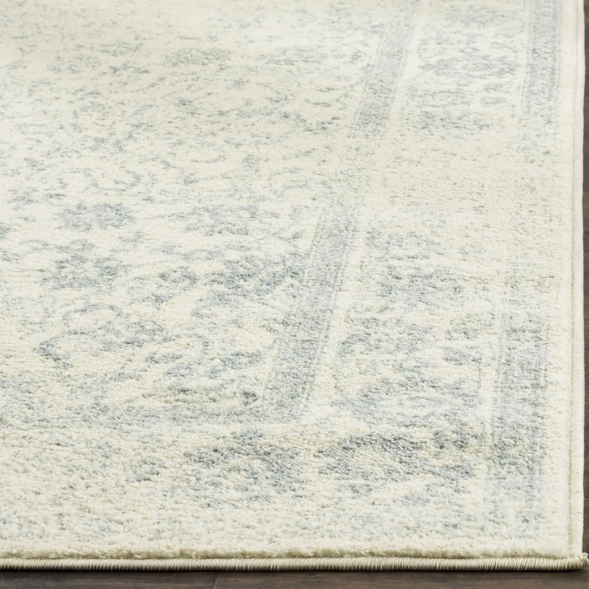 Safavieh Adirondack 5'-1" x 7'-6" Rug in Ivory / Slate
