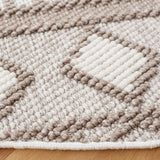 Safavieh Lotus 6'-7" x 6'-7" Rug in Ivory / Beige