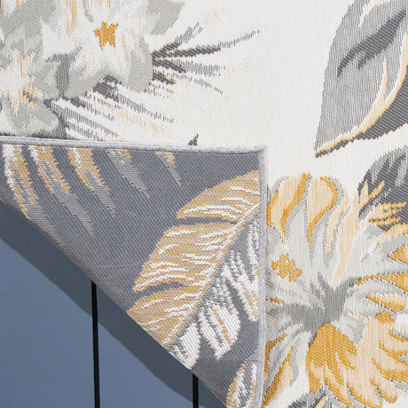 Safavieh Sunrise 4'-0" x 5'-7" Rug in Ivory / Grey Gold