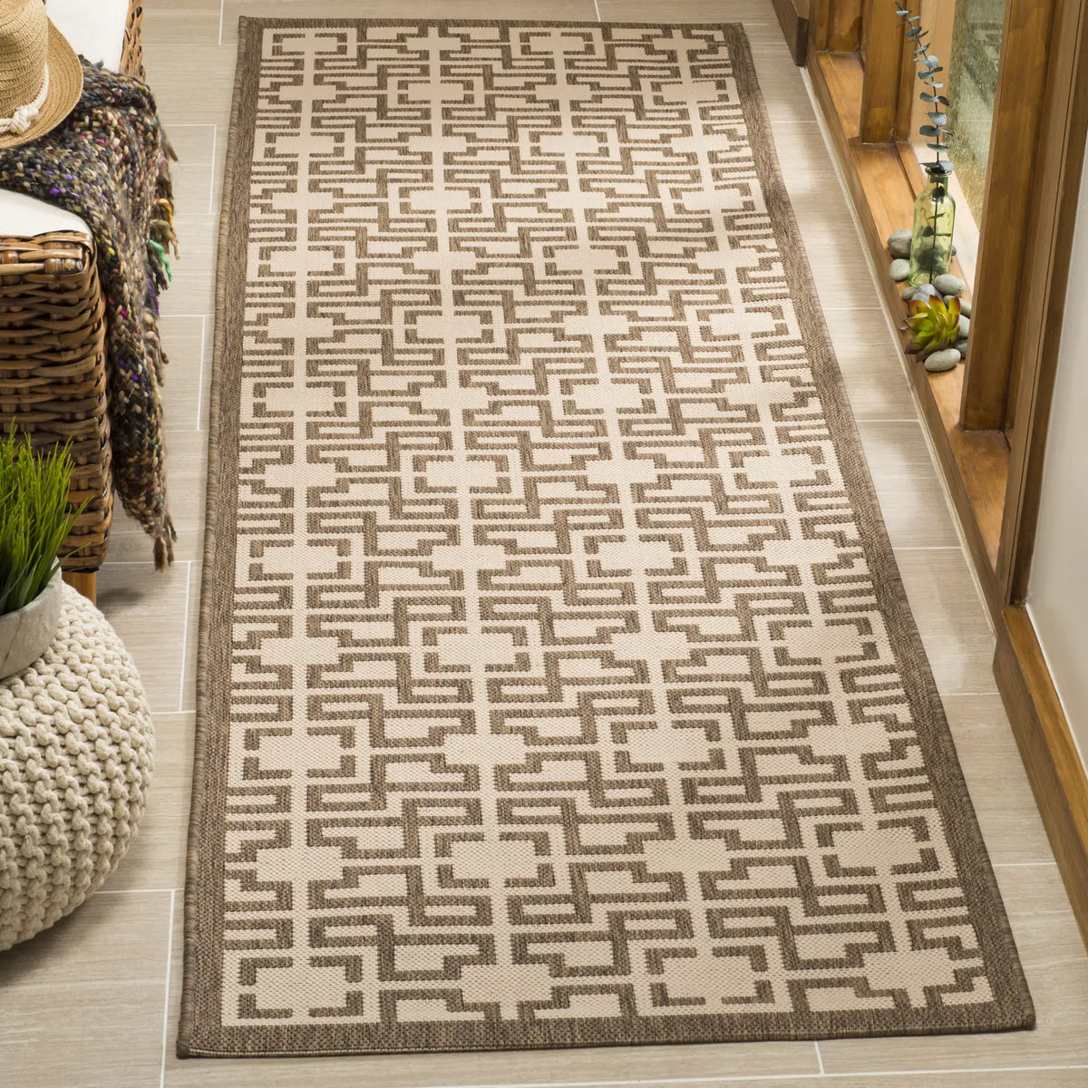 Safavieh Martha Stewart 2'-7" x 8'-2" Rug in Beige / Brown