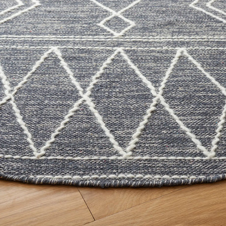 Safavieh Kilim 6'-0" x 6'-0" Rug in Charcoal / Ivory