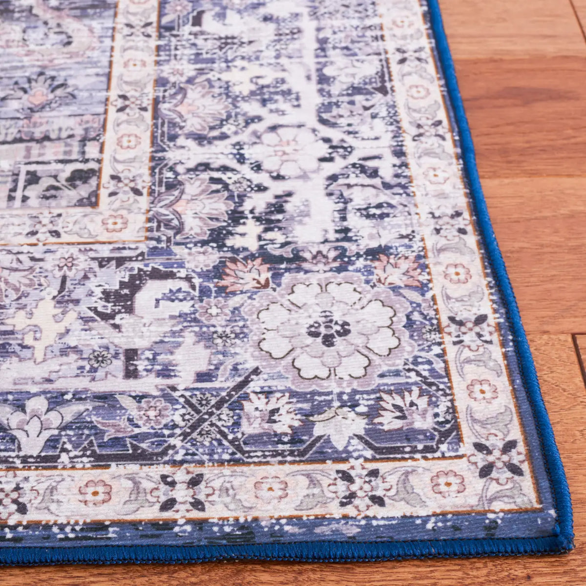Safavieh Tucson 4'-0" x 6'-0" Rug in Blue / Charcoal