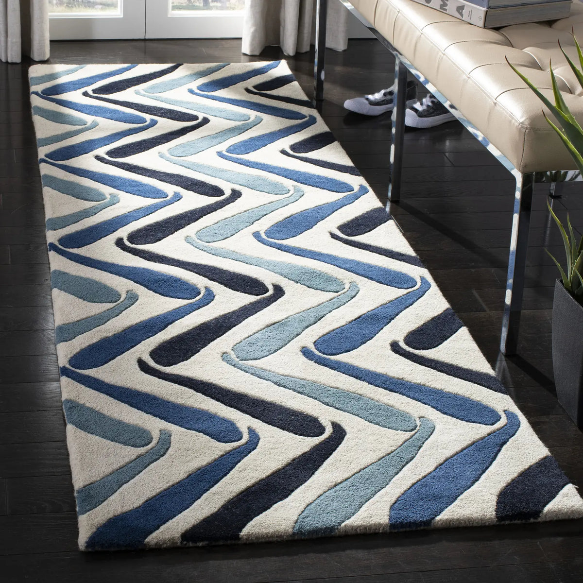 Safavieh Soho 2'-6" x 8'-0" Rug in Ivory / Blue