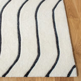 Safavieh Fifth Avenue 4'-0" x 6'-0" Rug in Ivory / Black