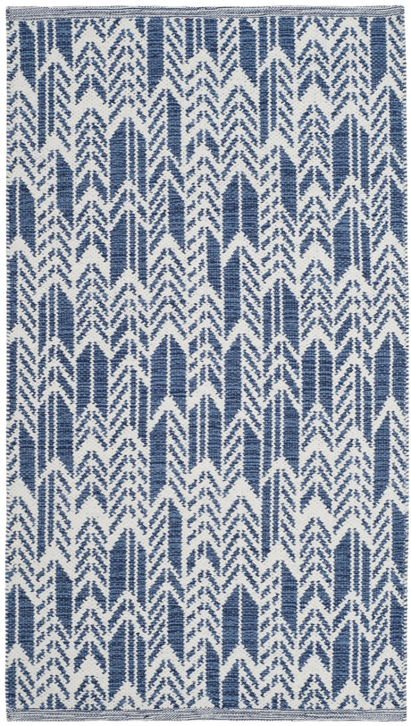Safavieh Montauk 2'-3" x 3'-9" Rug in Navy / Ivory