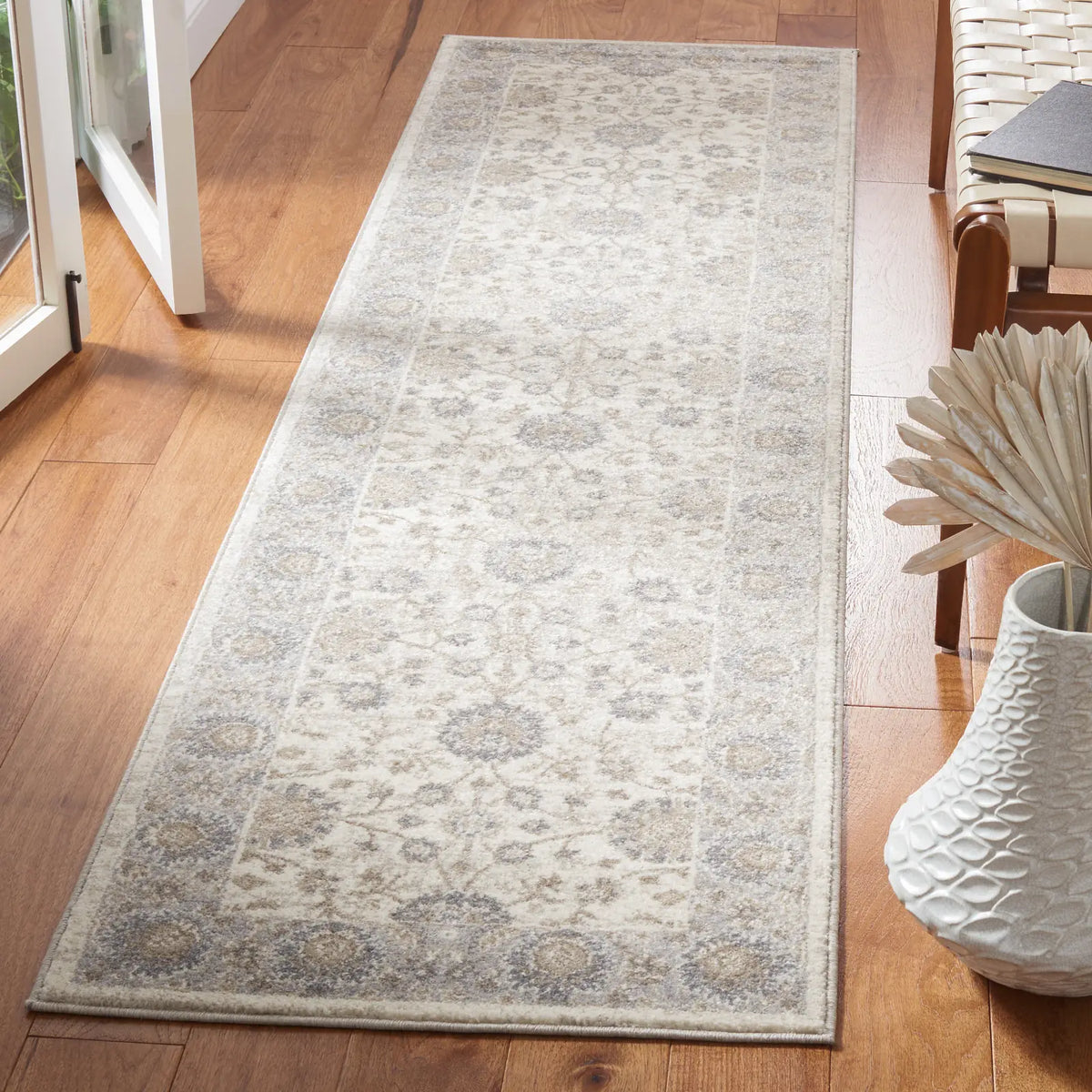 Safavieh Sofia 2'-2" x 8'-0" Rug in Ivory / Grey