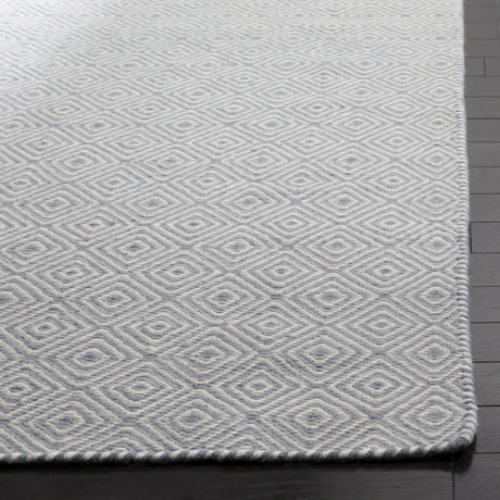 Safavieh Oasis 6'-0" x 9'-0" Rug in Silver / Ivory
