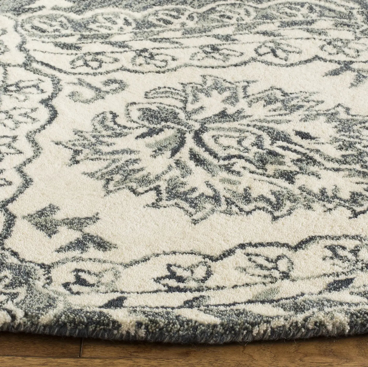 Safavieh Blossom 6'-0" x 6'-0" Rug in Blue / Ivory