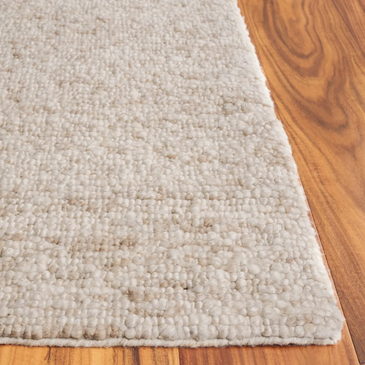 Safavieh Natura 4'-0" x 6'-0" Rug in Ivory / Beige