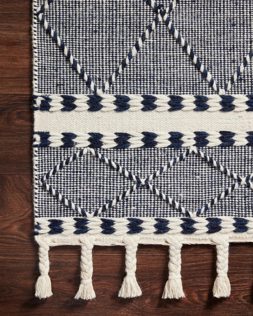 Loloi Sawyer Saw-02 Navy Rugs - corner on wood