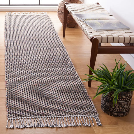 Safavieh Montauk 2'-3" x 9'-0" Rug in Beige / Black
