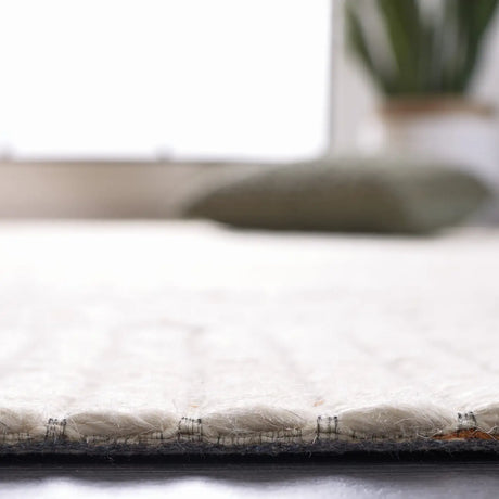 Safavieh Marbella 4'-0" x 6'-0" Rug in Ivory / Brown