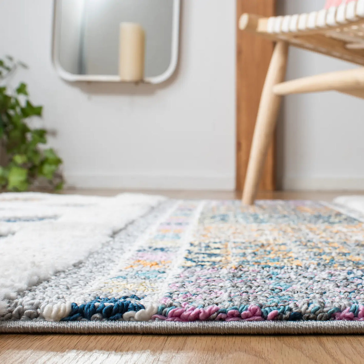 Safavieh Moroccan Fringe Shag 4'-0" x 6'-0" Rug in Ivory / Navy