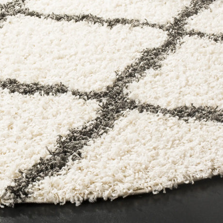 Safavieh Sgd-Dallas Shag 6'-0" x 6'-0" Rug in Ivory / Dark Grey