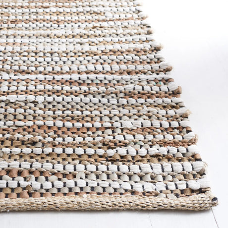 Safavieh Vintage Leather 4'-0" x 6'-0" Rug in Beige / Ivory