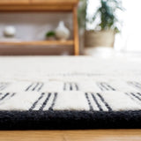 Safavieh Natura 5'-0" x 8'-0" Rug in Ivory / Black