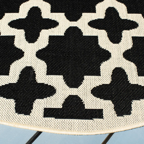 Safavieh Courtyard 5'-3" x 5'-3" Rug in Black / Beige