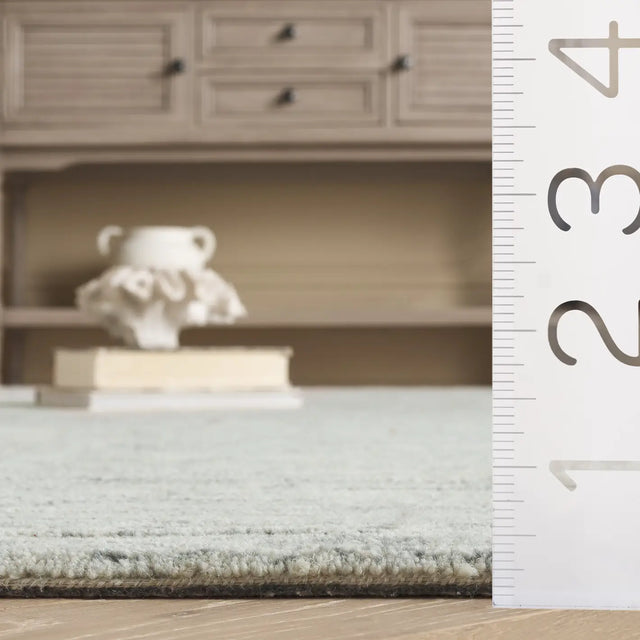 Safavieh Pine 4'-0" x 6'-0" Rug in Grey