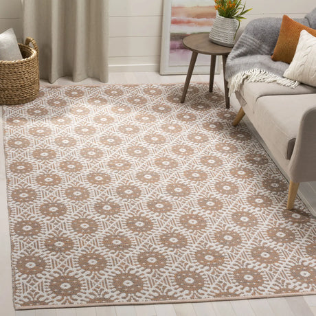 Safavieh Montauk 5'-0" x 8'-0" Rug in Orange / Ivory