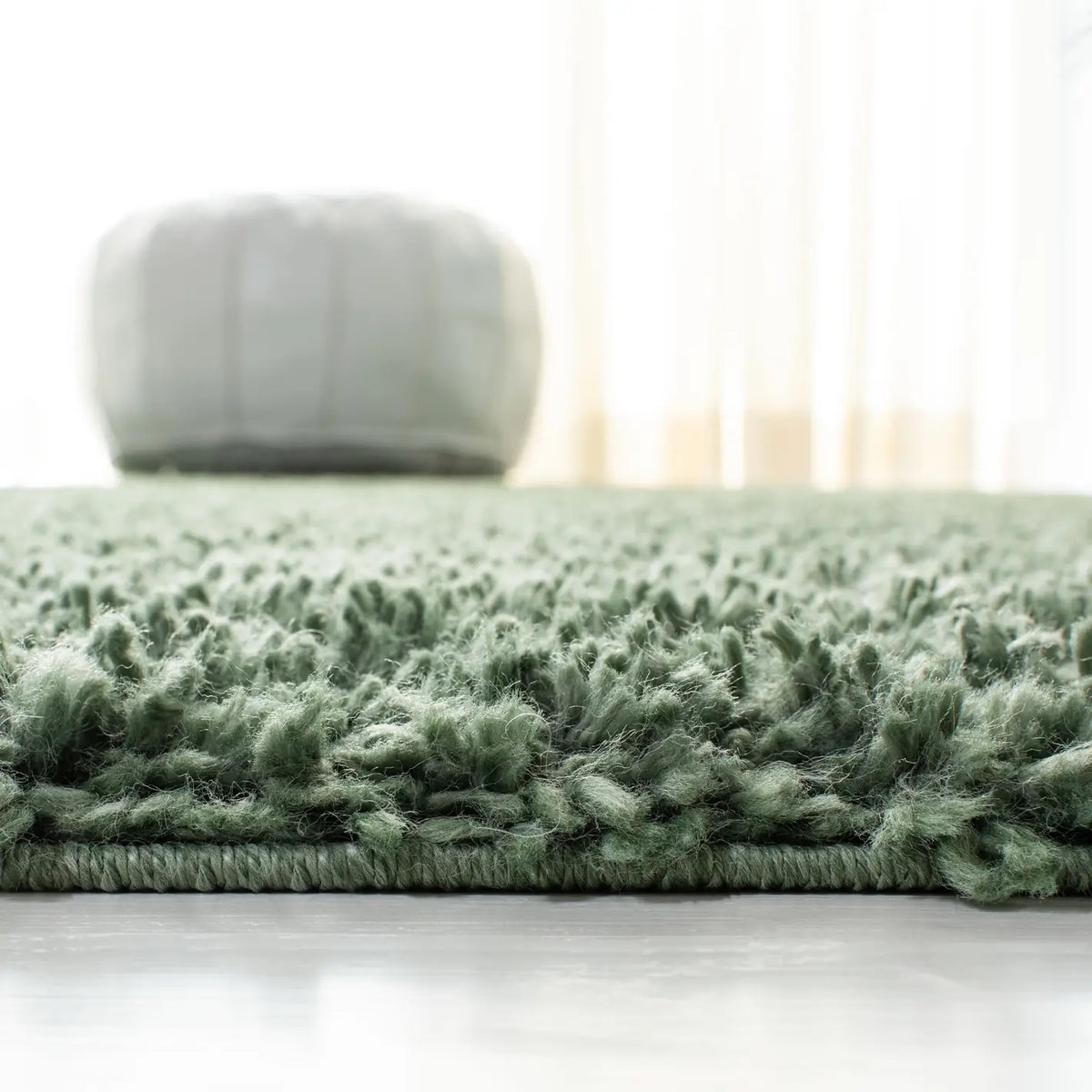 Safavieh August Shag 5'-3" x 7'-6" Rug in Green