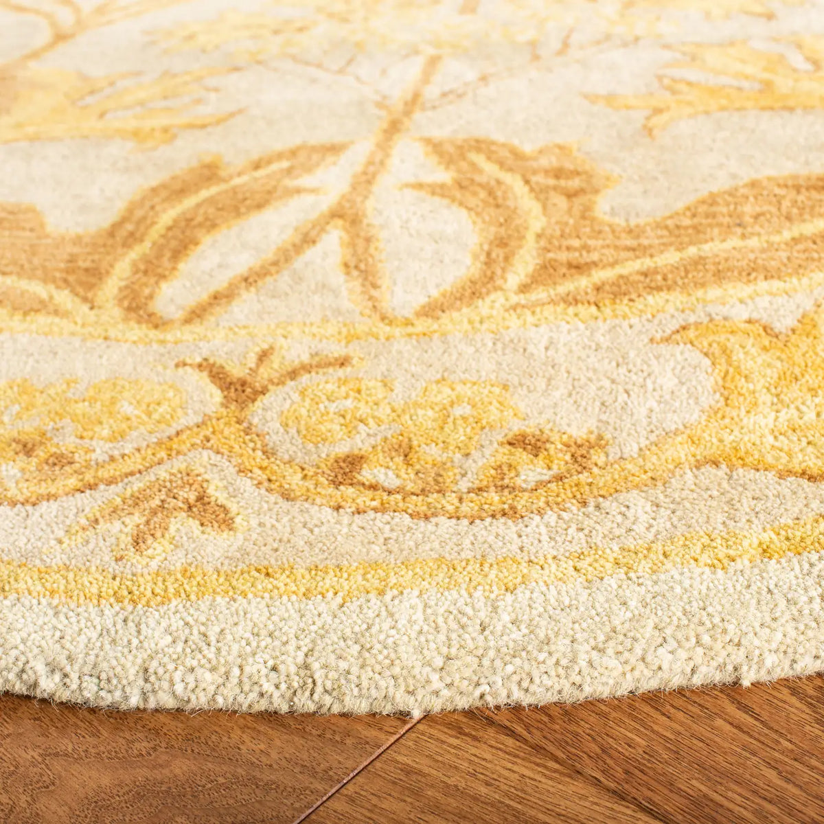 Safavieh Anatolia 6'-0" x 6'-0" Rug in Beige / Gold