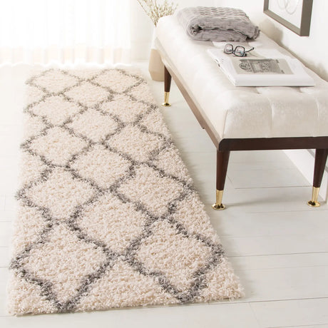 Safavieh Sgd-Dallas Shag 2'-3" x 10'-0" Rug in Ivory / Grey