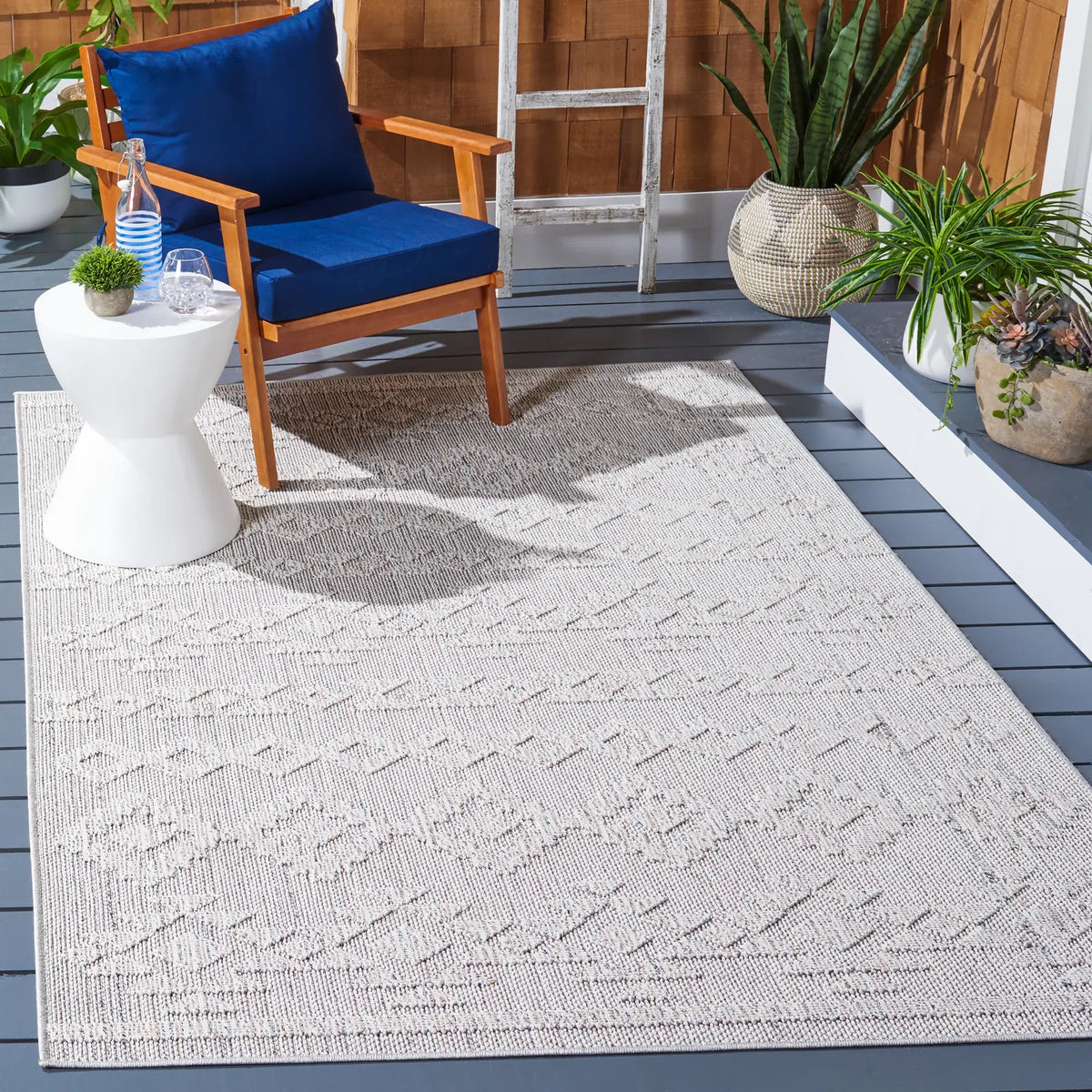 Safavieh Global 4'-0" x 6'-0" Rug in Grey / Beige