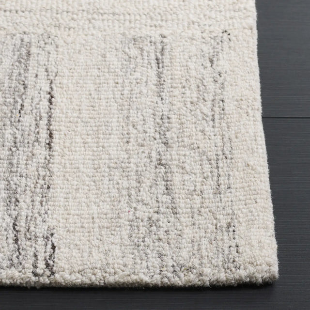 Safavieh Pine 4'-0" x 6'-0" Rug in Ivory / Grey