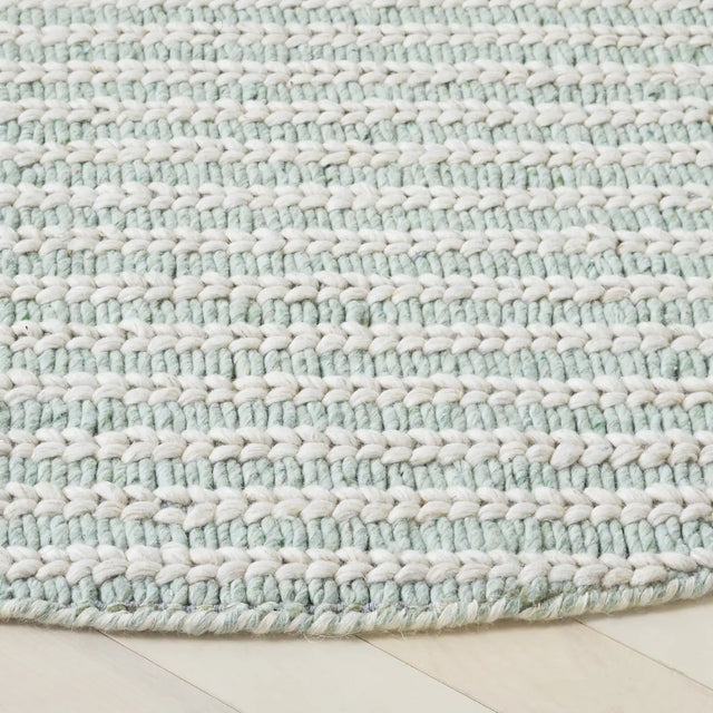 Safavieh Manhattan 6'-0" x 6'-0" Rug in Ivory / Sage