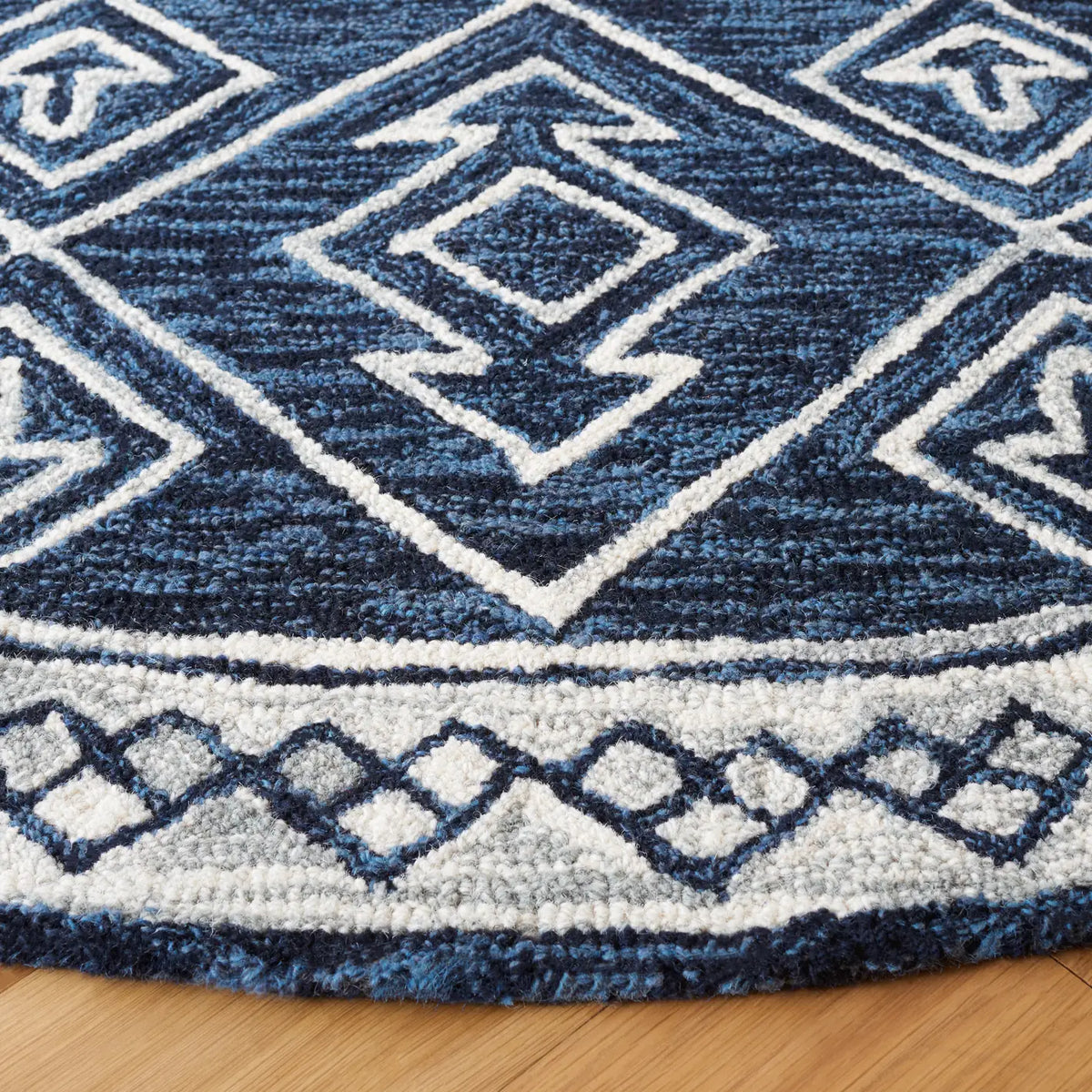 Safavieh Metro 6'-0" x 6'-0" Rug in Navy / Ivory