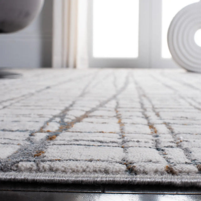Safavieh Sonoma 4'-5" x 6'-5" Rug in Ivory / Grey