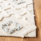 Safavieh Casablanca 4'-0" x 6'-0" Rug in Ivory