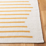 Safavieh Montauk 4'-0" x 6'-0" Rug in Ivory / Gold