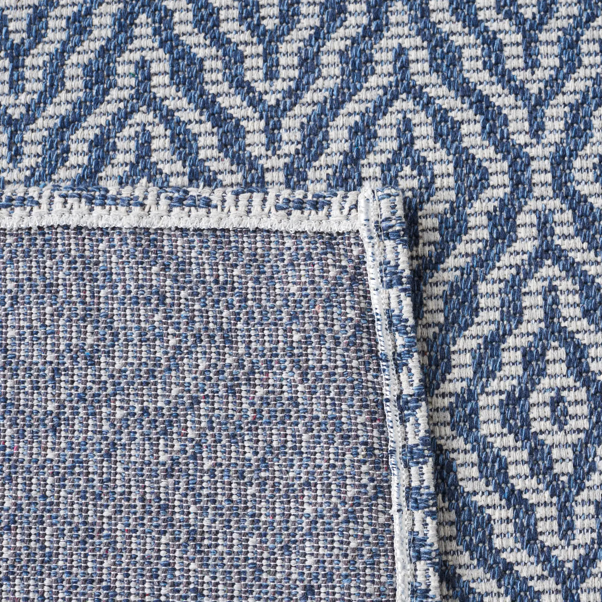 Safavieh Martha Stewart 5'-0" x 7'-0" Rug in Navy / Light Grey