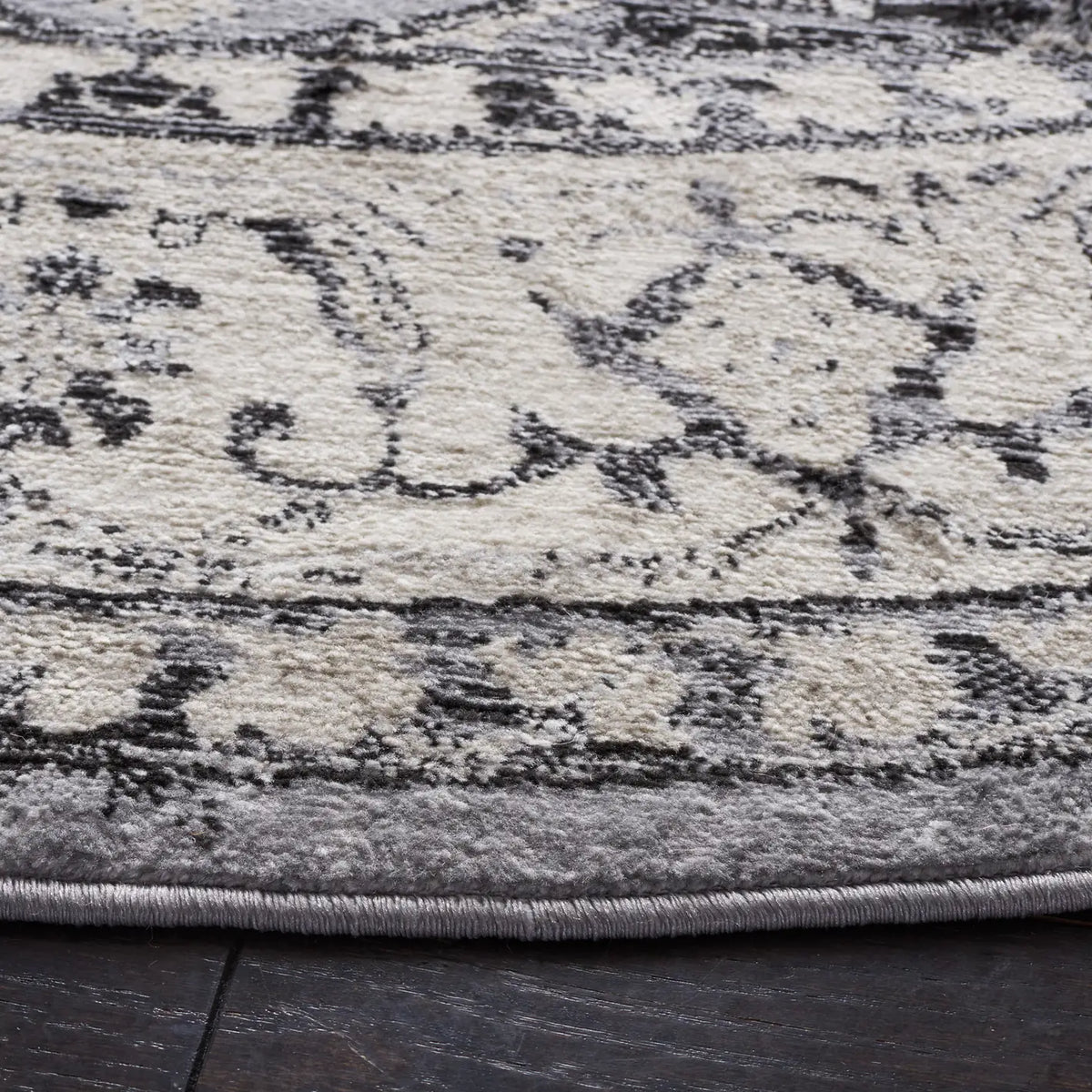 Safavieh Brentwood 6'-7" x 6'-7" Rug in Grey / Black