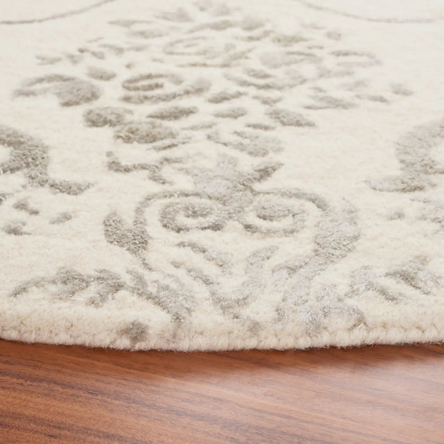 Safavieh Bella 5'-0" x 5'-0" Rug in Ivory / Grey
