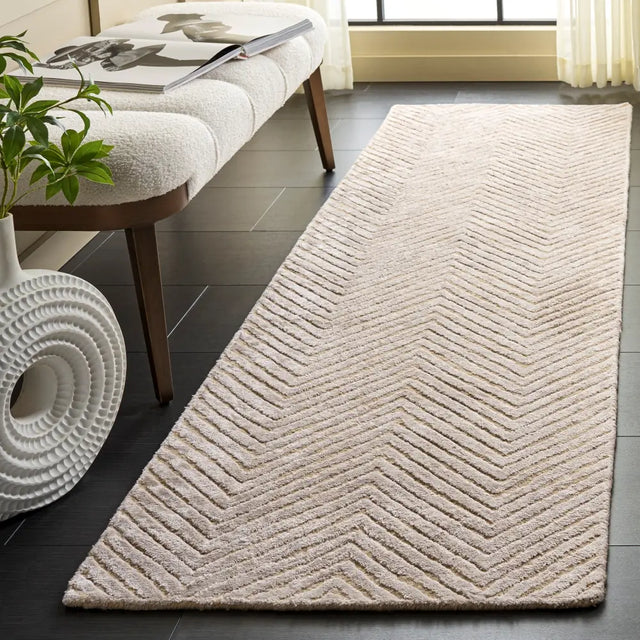 Safavieh Glamour 2'-3" x 8'-0" Rug in Beige