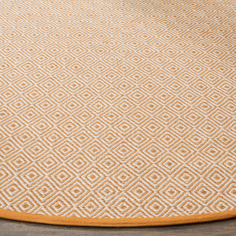 Safavieh Montauk 6'-0" x 6'-0" Rug in Ivory / Rust
