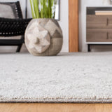 Safavieh Textural 4'-0" x 6'-0" Rug in Silver